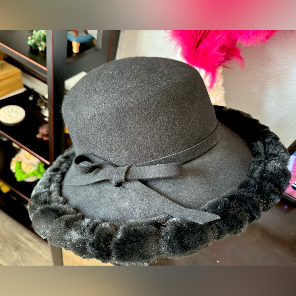 Something Special Black Wool Hat with Faux Fur Trim - Picture 7 of 9